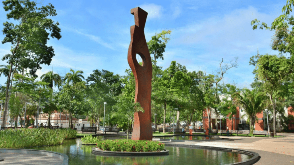 Cercada pela Floresta Amazônica, essa é a capital mais ocidental do Brasil onde o relógio atrasa duas horas em relação a Brasília