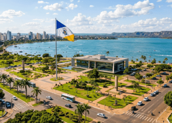 Fundada em 1989, a capital mais jovem do Brasil encanta com a maior praça da América Latina e 80 cahoeiras a 30 km do centro