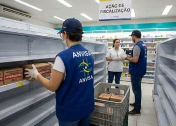 Anvisa ordena apreensão de 13 produtos sem registro e suspende medicamentos populares por falhas de qualidade