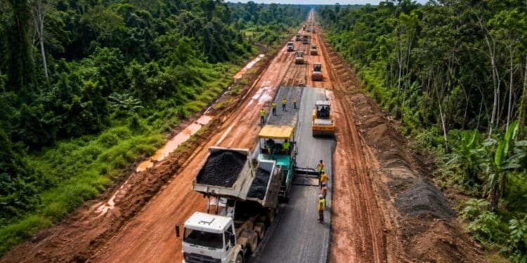 Investimento de R$ 2 bilhões pode impulsionar obras em rodovia entre dois estados do Brasil, mas cenário aponta riscos econômicos e ambientais elevados