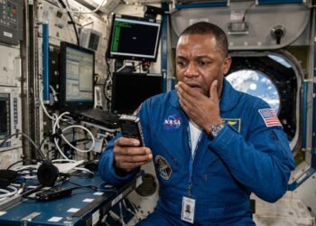 Astronauta perde a capacidade de falar após ser afetado por 'doença misteriosa' no espaço