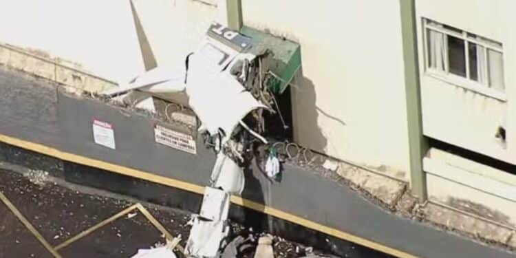 Avião monomotor caiu na Região Nordeste de Belo Horizonte - Foto: Globo