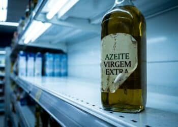 Popular azeite de oliva extra virgem tem venda proibida pela Anvisa após identificação de fraude