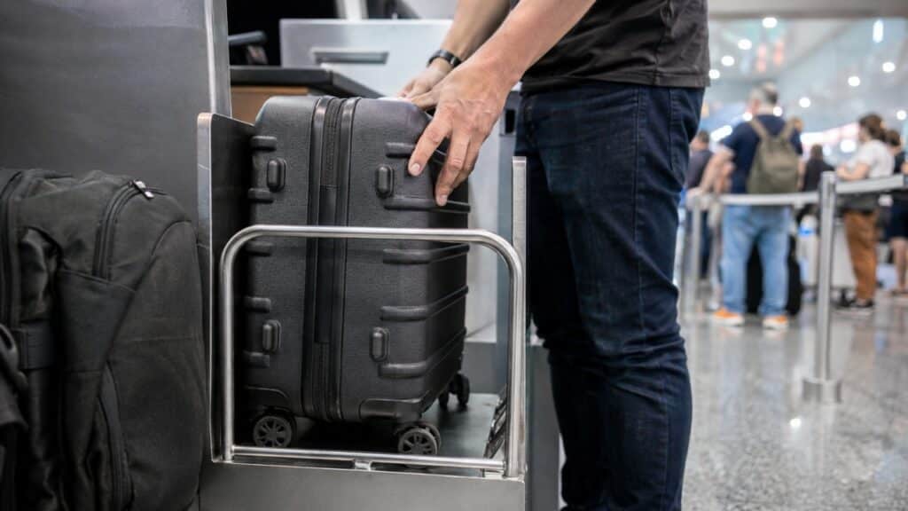 Novas regras e restrições para bagagem de mão foram decretadas e exigem atenção de quem vai viajar