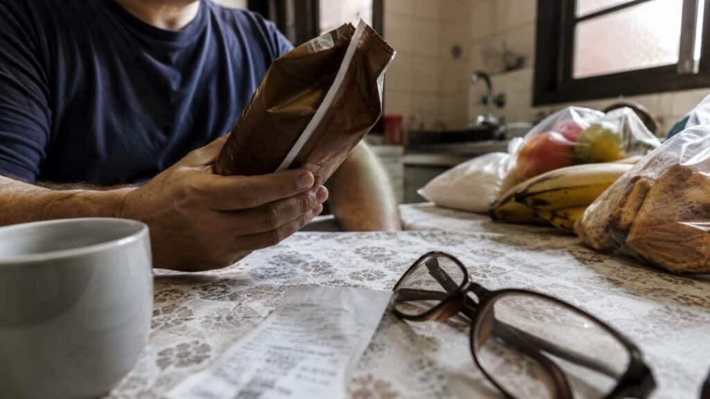 Anvisa barra venda de café famoso no mercado brasileiro e comunicado alerta consumidores