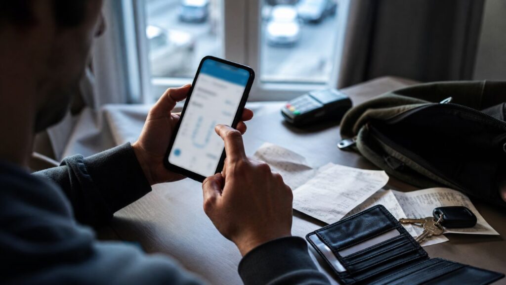 Comunicado alerta brasileiros que pagam com cartão por aproximação e exige atenção em compras