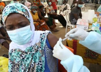 Cientistas alertam que surto de ebola pode entrar para os maiores já registrados na história