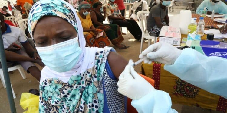 Cientistas alertam que surto de ebola pode entrar para os maiores já registrados na história