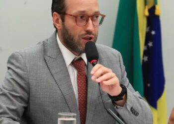 André Mendonça vota pela anulação de processo contra deputado Filipe Barros