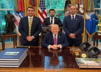 O que aconteceu nos bastidores do encontro entre Flávio Bolsonaro e Donald Trump'