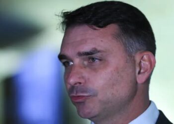 Estudo revela o 'impacto inédito' de Flávio Bolsonaro nas redes após áudio a Daniel Vorcaro