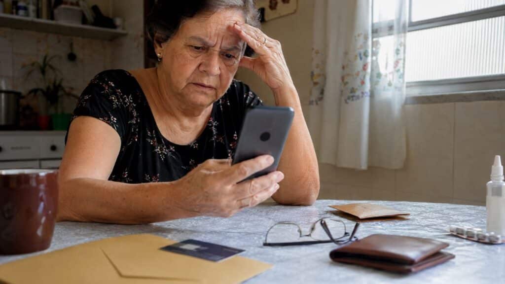 Aposentados recebem comunicado da Caixa Econômica Federal e devem ficar atentos