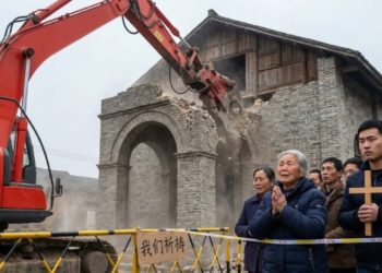 Governo chinês aperta cerco a igrejas protestantes no país e manda demolir templo