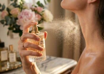 Fragrâncias florais frescas com elegância: seis perfumes que conquistam mulheres sofisticadas e a força de O Boticário
