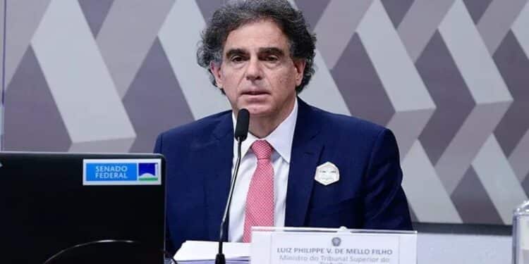 Presidente do TST decide cortar salário de ministro palestrante após polêmica envolvendo ‘vermelhos e azuis’