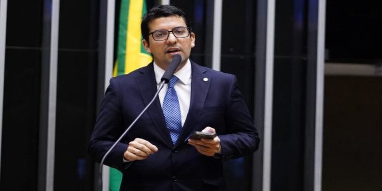 Deputado Marcelo Queiroz é alvo de operação realizada pela Polícia Federal