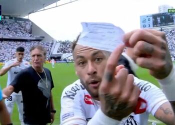 Erro bizarro da arbitragem tira Neymar de campo por engano na partida Santos x Coritiba