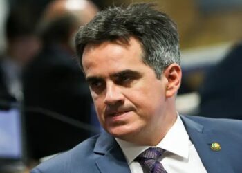 Crise envolvendo áudio de Flávio Bolsonaro faz Centrão adotar neutralidade para 2026