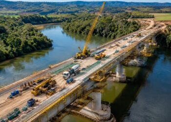 Nova ponte no Rio Ubá acelera duplicação entre Jacarezinho e Santo Antônio da Platina em megaprojeto de R$ 600 milhões que promete gerar mais de 1.200 empregos diretos