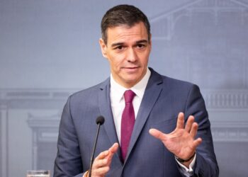 Direita conquista vitória expressiva e impõe dura derrota aos socialistas em eleição na Espanha