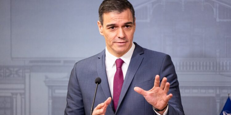 Direita conquista vitória expressiva e impõe dura derrota aos socialistas em eleição na Espanha