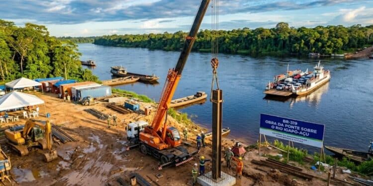Amazonas autoriza instalação de canteiro de obras para ponte no 'trecho do meio' da BR-319 com aval do Ipaam e projeto promete acabar com atrasos e dificuldades da travessia feita por balsa