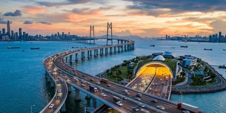 Megaconstrução na China surpreende ao integrar ponte, túnel e museu com tráfego de quase 90 mil carros por dia em projeto que rendeu 10 recordes mundiais de engenharia