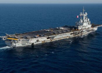 França mobiliza porta-aviões no Mar Vermelho de olho em missão decisiva no Estreito de Ormuz