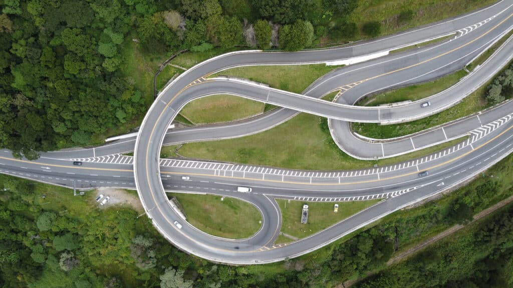 Primeira rodovia inteligente de São Paulo sai do papel com investimento de R$ 192 milhões, terá pontos de recarga para carros elétricos, cobertura de Wi-Fi e sinal 4G em todo o percurso