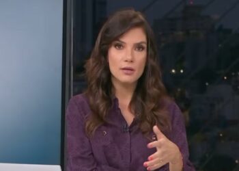 Apresentadora Sabina Simonato se emociona e reage com revolta ao vivo após morte de ex piloto do Globocop