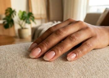 Opções de farmácia que ajudam no crescimento das unhas sem precisar gastar muito