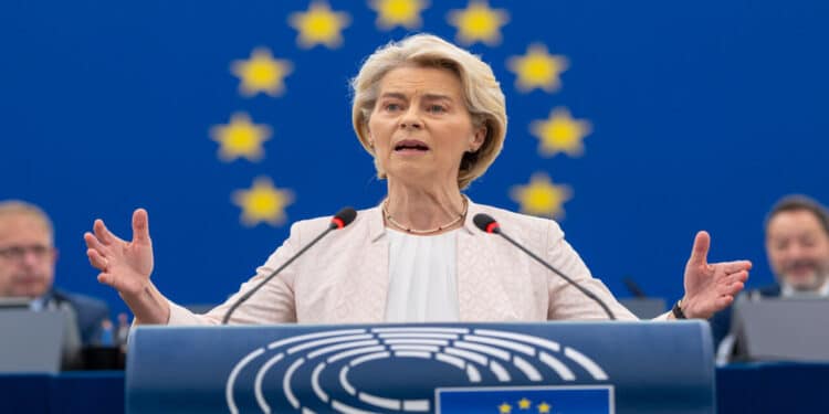 União Europeia prepara nova lei que pode restringir acesso de menores às redes sociais