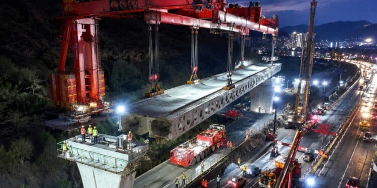 Megaobra na China desafia a engenharia e ergue viaduto gigante de 2.500 toneladas em tempo recorde de 24 horas