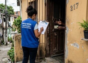 Beneficiários do Bolsa Família podem receber visita em casa para manter o benefício