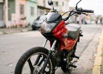 Nem CNH A nem carro: modelo da Shineray custa menos de R$ 10 mil e ganha espaço no Brasil