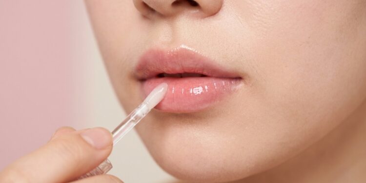 Lábios com efeito água: a tendência de maquiagem coreana que rejuvenesce a aparência e está bombando no TikTok