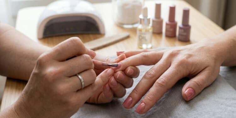 Esmaltes semipermanentes: o segredo para uma manicure perfeita em casa que dura mais de uma semana