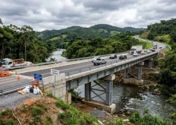 Obra emergencial de R$ 3,1 milhões reforça ponte de 55 metros na BR-290 no Rio Grande do Sul