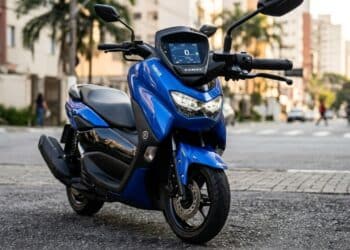 Scooter da Yamaha faz até 43 km/l, roda até 300 km e ganha novos recursos em 2026