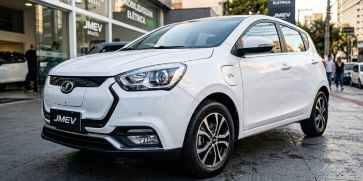 Carro elétrico chinês chega ao Brasil por menos de R$ 70 mil e promete ser o mais barato do país