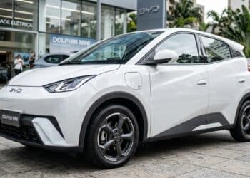 Carro elétrico da BYD ganha versão de entrada e já chama atenção pelo preço abaixo de R$ 100 mil