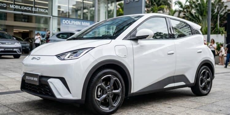 Carro elétrico da BYD ganha versão de entrada e já chama atenção pelo preço abaixo de R$ 100 mil