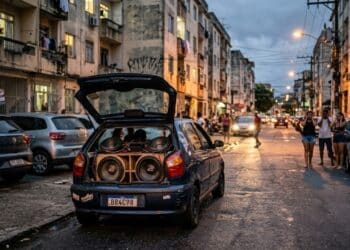 Som alto no carro pode render multa de R$ 195 e 5 pontos na CNH