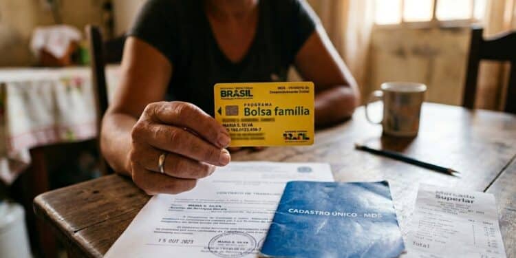 Família descobre que emprego formal não cancelava o Bolsa Família por estar dentro dessas regras