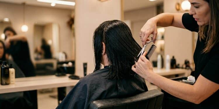 3 opções de cortes de cabelo que mulheres 40+ estão preferindo, pois unem praticidade e rejuvenescem o rosto