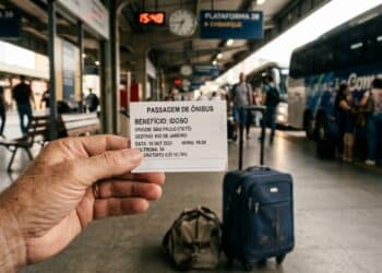 Quem completa 60 anos pode ter até 50% de desconto no cinema e viajar pagando menos em 2026