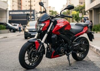 Nova moto queridinha chega ao Brasil com 27 cv, faz 35 km/l e sai por R$ 22.500, pronta para encarar a Yamaha