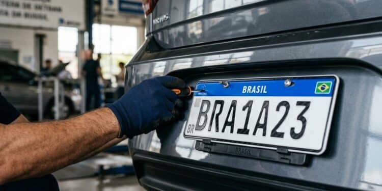 Prazo final para troca das Placas Mercosul no Brasil é anunciado e exige atenção dos motoristas