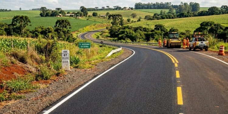DER-PR reforça pavimento da PR-090 em trecho de 16,51 km no Norte do Paraná