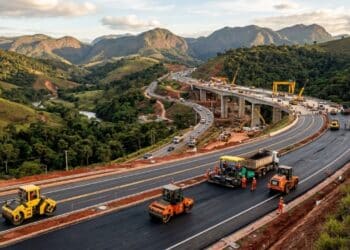 Minas anuncia mais de R$ 6 bilhões em obras rodoviárias e prevê 160 intervenções no Estado
